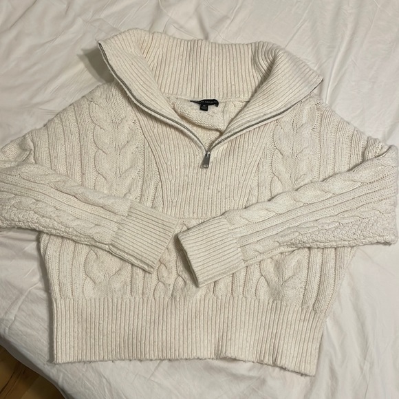Banana Republic Sweaters - Cropped Chunky Knit Banana Republic Sweater